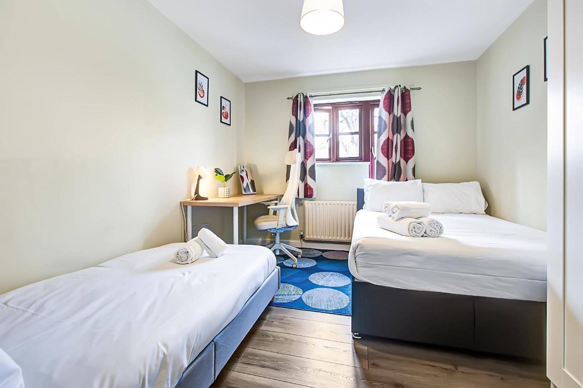 Spacious & Modern 2 Bed Sleeps 5 In Walthamstow London Exterior foto